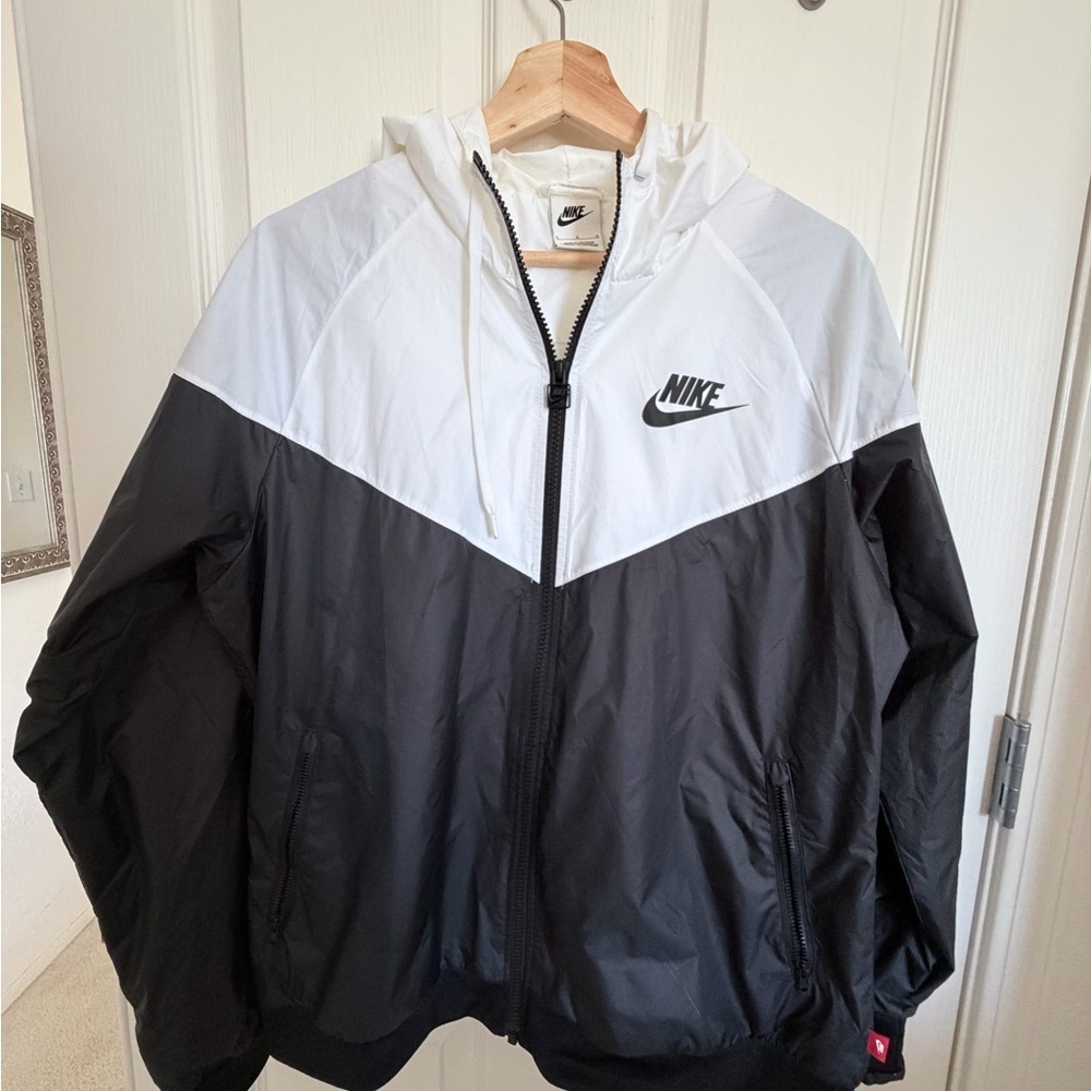 Nike Black and White Men's Colorblock Windbreaker Jacket